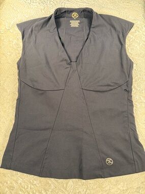 Kinflyte Black V-Neck Sleeveless Performance Tank *some peeling on V in back